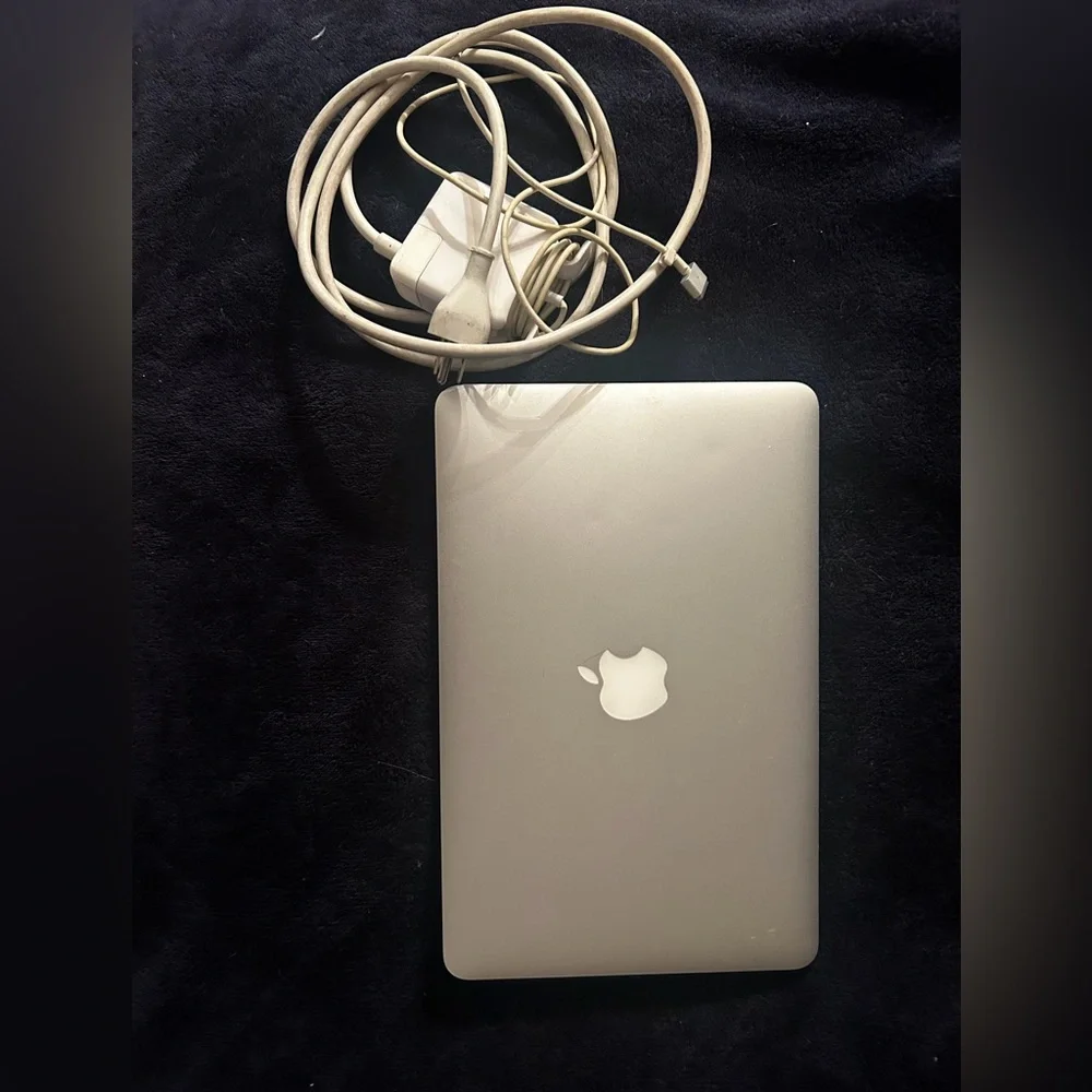 Apple MacBook USED
